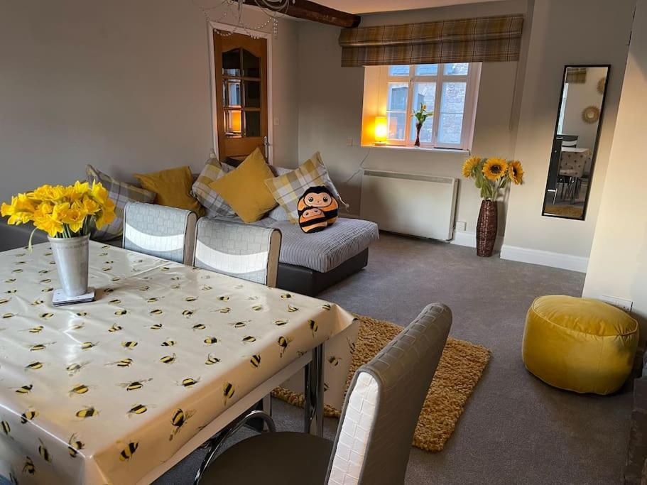 Yew Tree Cottage, 3 Bedroom, 4 Church Row Defynnog Devynock Exterior foto